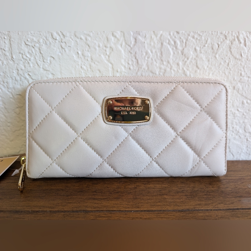 Michael Kors White Quilted Continental Wallet